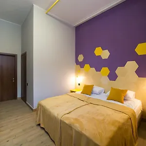 Bee Station Отель